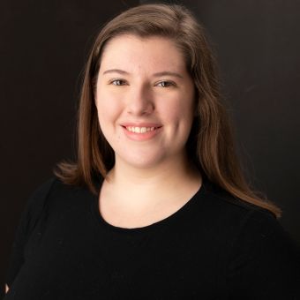 abby roberts headshot