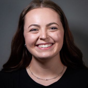 anika hahn headshot