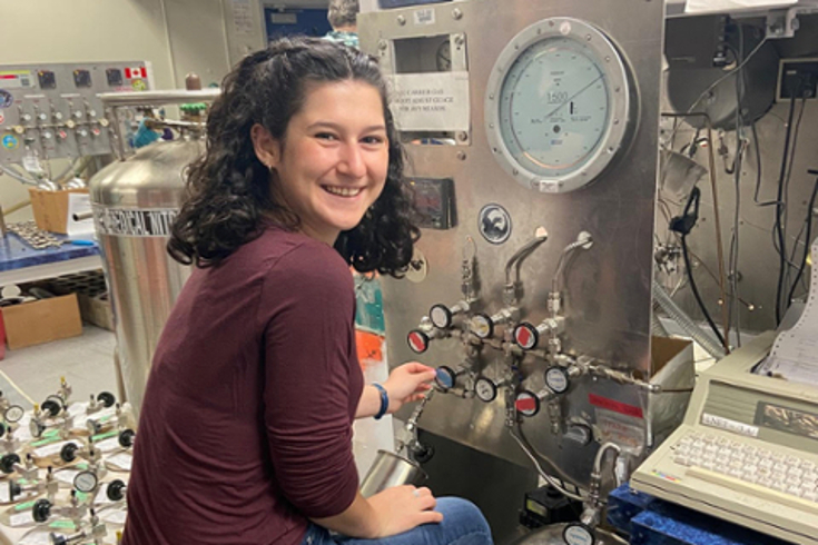 After collecting samples, Maya Levisohn '23 analyzed her findings within the lab at NASA.