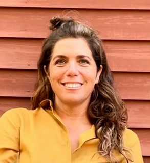 headshot of Eva Zasloff