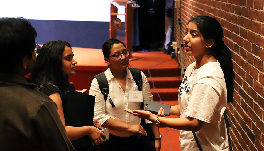 A Leadership Fellow offers talks with new students.