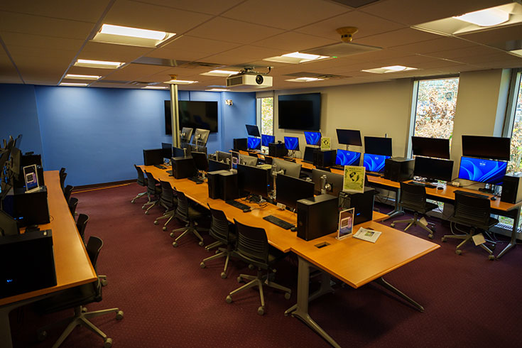 A very large room filled with desks and computers